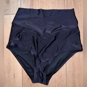 NWOT criss cross black coral reef swim bottoms